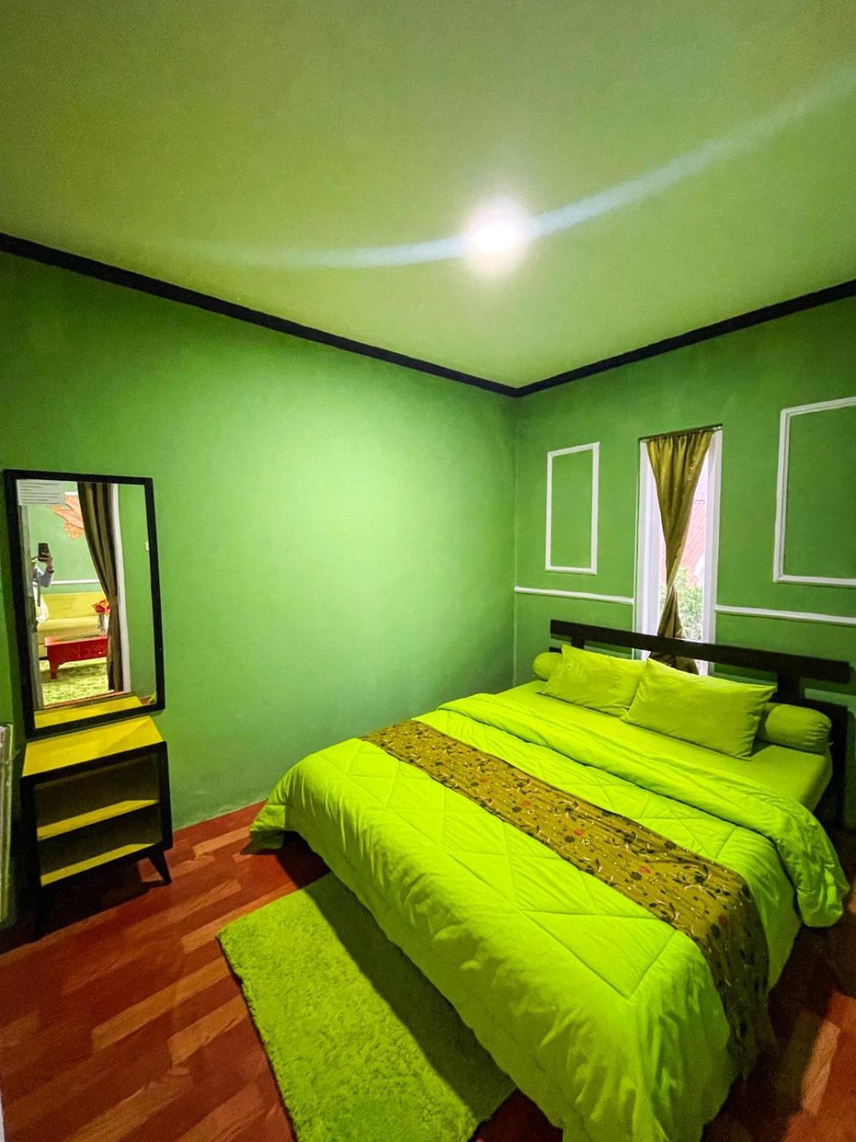 Green Savannah Homestay Syariah Diyeng Exterior photo