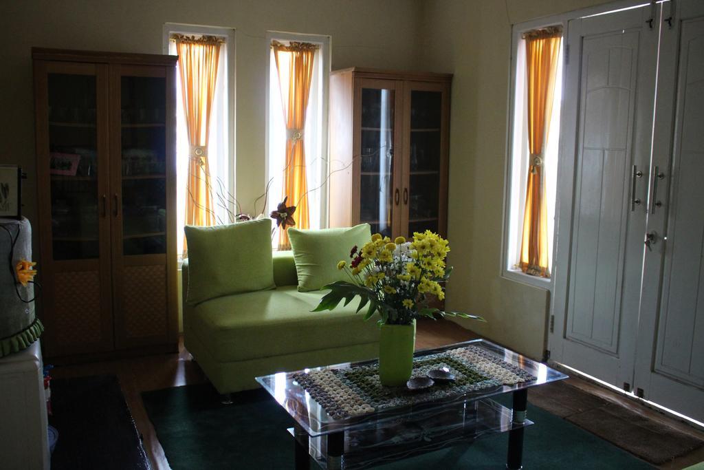 Green Savannah Homestay Syariah Diyeng Exterior photo